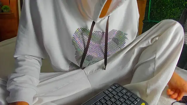 Snapshot of leonix_love chatting on 12, 6, 2026 leonix love online show from 12, 6, 2026