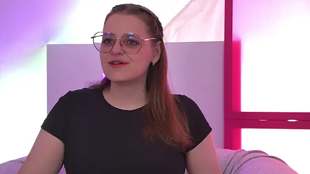 Snapshot of AlexaAvery chatting on 3, 6, 2026 AlexaAvery online show from 3, 6, 2026