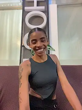Snapshot of SaharaX_X chatting on 13, 5, 2026 SaharaX X online show from 13, 5, 2026