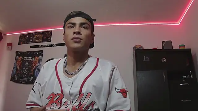 Snapshot of Fenix_hardcock chatting on 27, 5, 2026 Fenix hardcock online show from 27, 5, 2026