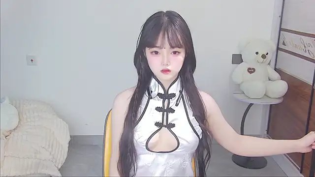 Evil-Bunny007 online show from 18, 5, 2026