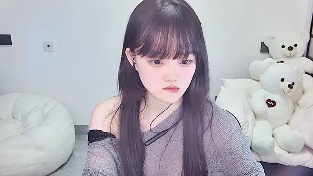 Evil-Bunny007 online show from 18, 6, 2026