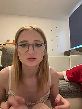 LauraundSteve  online show from 31, 5, 2026