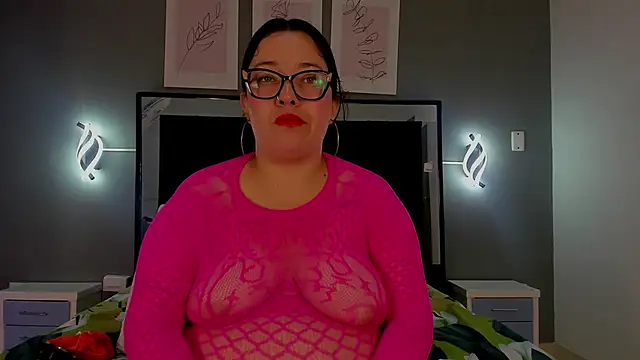 zoe curvyy online show from 12, 6, 2026