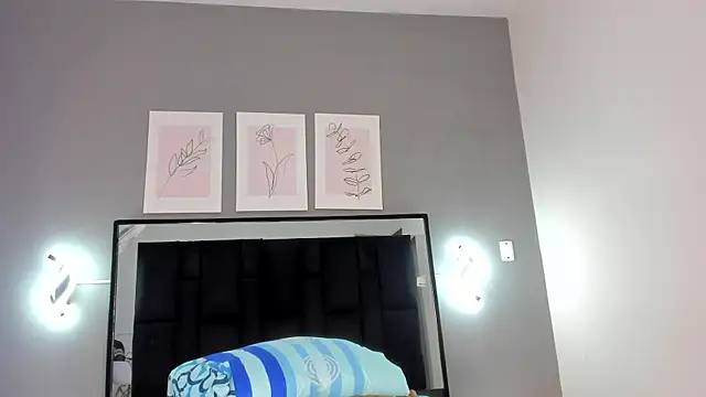 zoe curvyy online show from 13, 6, 2026