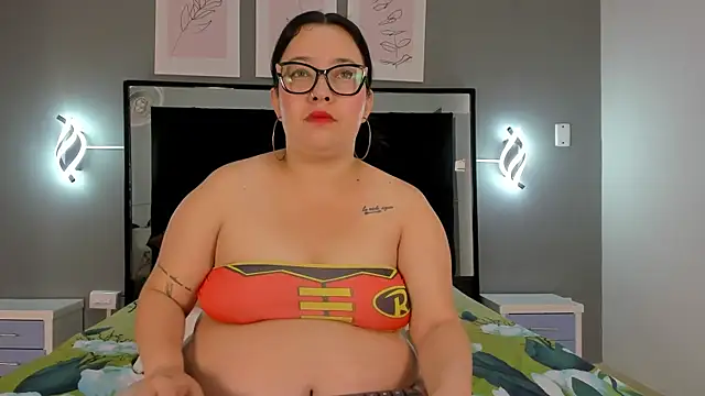 zoe curvyy online show from 19, 6, 2026