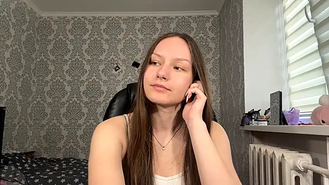 ShaylaChong online show from 10, 6, 2026