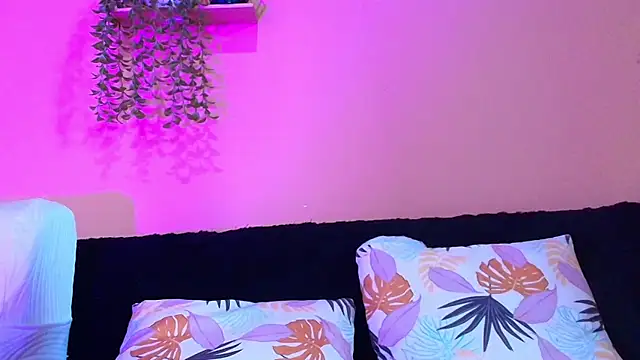 Snapshot of Lindaevans1 chatting on 4, 7, 2026 Lindaevans1 online show from 4, 7, 2026