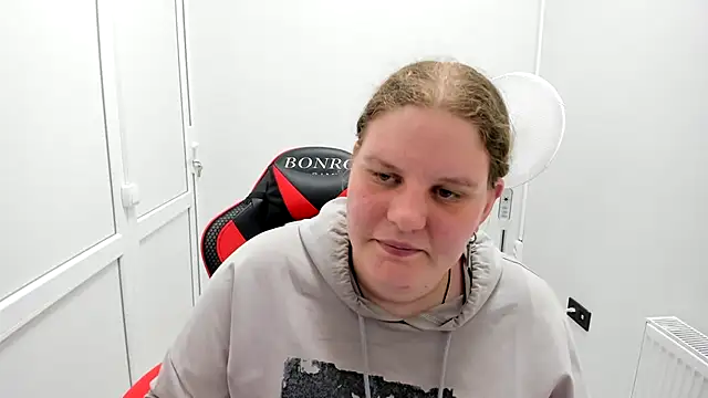 Snapshot of Bella_shyy_ chatting on 5, 7, 2026 Bella shyy online show from 5, 7, 2026
