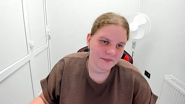 Snapshot of Bella_shyy_ chatting on 16, 7, 2026 Bella shyy online show from 16, 7, 2026