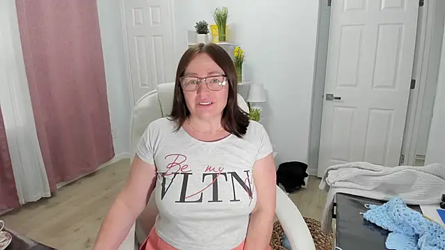 Snapshot of Vika73 chatting on 8, 2, 2025 Vika73 online show from 8, 2, 2025