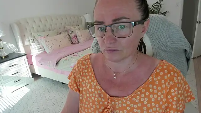 Vika73 online show from 4, 7, 2026