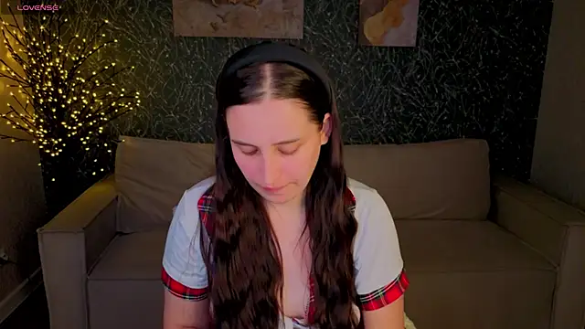 Elizabet Colllins online show from 9, 6, 2026