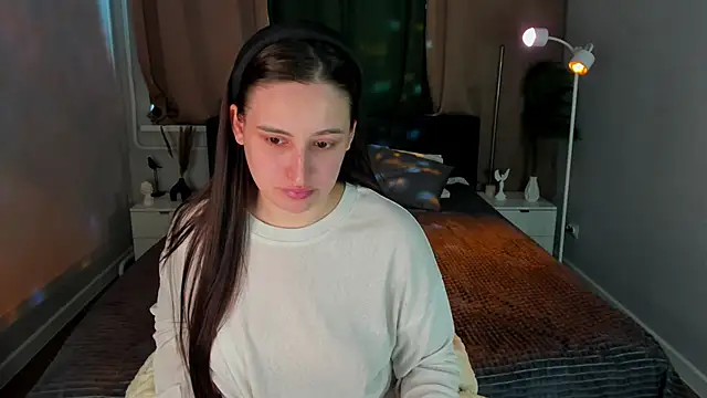 Elizabet Colllins online show from 21, 6, 2026