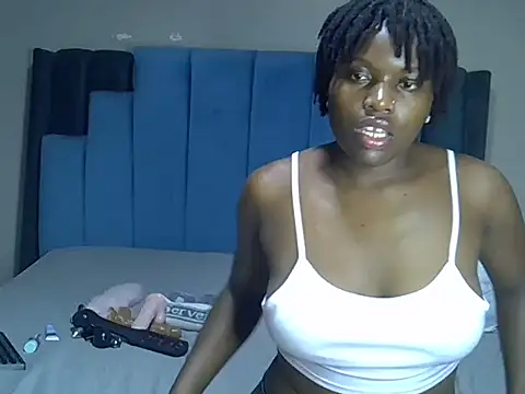 Snapshot of melanin_moon chatting on 22, 5, 2026 melanin moon online show from 22, 5, 2026