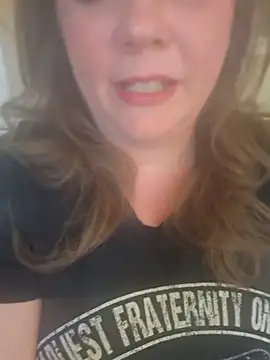 Snapshot of Bigtittymilkmommy chatting on 20, 5, 2026 Bigtittymilkmommy online show from 20, 5, 2026