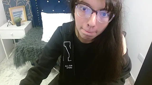 Snapshot of Allyshon_ chatting on 25, 5, 2026 Allyshon online show from 25, 5, 2026