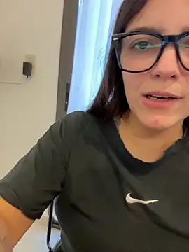 lilylovelesss online show from 16, 6, 2026