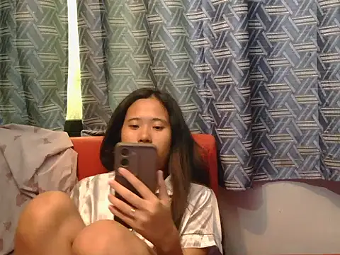 Snapshot of petiteasian_pinaygirl chatting on 5, 6, 2026 petiteasian pinaygirl online show from 5, 6, 2026
