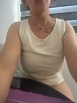 Snapshot of Hot-Milf4U chatting on 16, 7, 2026 Hot-Milf4U online show from 16, 7, 2026