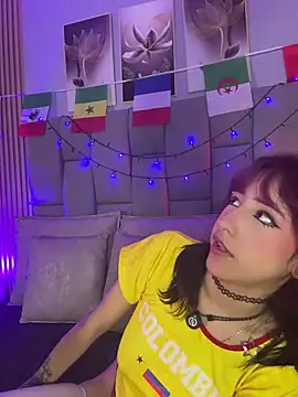Snapshot of Mika_love_milo chatting on 4, 7, 2026 Mika love milo online show from 4, 7, 2026
