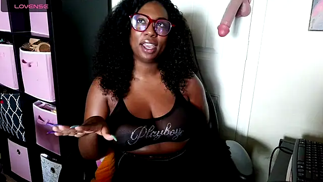 Snapshot of CyndyLouWho chatting on 11, 6, 2026 CyndyLouWho online show from 11, 6, 2026