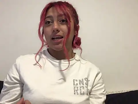 Snapshot of Emma_Cut chatting on 5, 6, 2026 Emma Cut online show from 5, 6, 2026