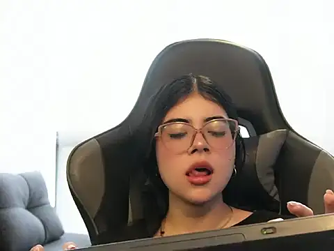 Mia Storm18 online show from 4, 6, 2026