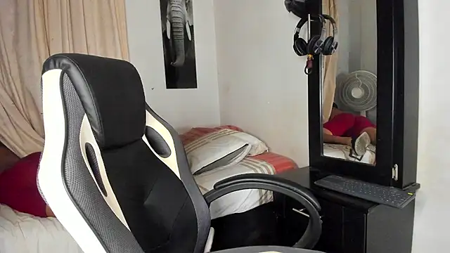 Snapshot of LucasWatsonnn chatting on 3, 7, 2026 LucasWatsonnn online show from 3, 7, 2026
