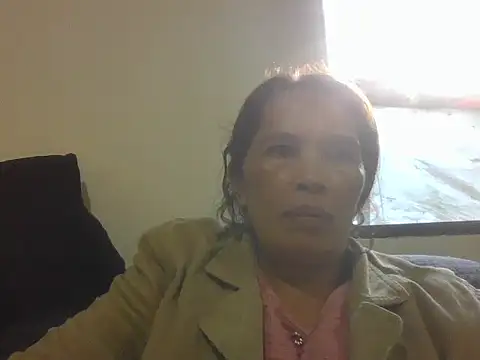 Snapshot of momshe2026 chatting on 25, 5, 2026 momshe2026 online show from 25, 5, 2026