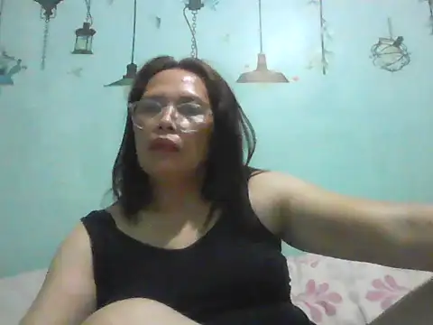 Snapshot of momshe2026 chatting on 30, 5, 2026 momshe2026 online show from 30, 5, 2026