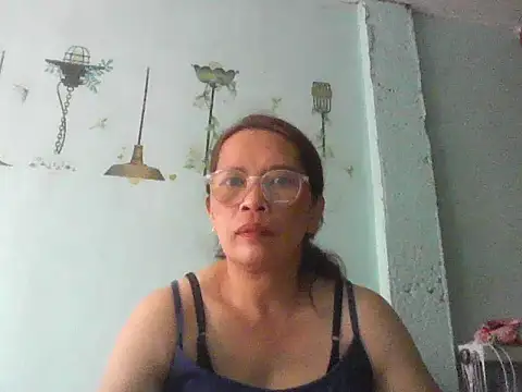 Snapshot of momshe2026 chatting on 5, 6, 2026 momshe2026 online show from 5, 6, 2026