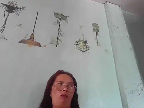 Snapshot of momshe2026 chatting on 17, 6, 2026 momshe2026 online show from 17, 6, 2026