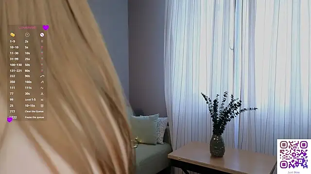 Snapshot of DivaCrystal_ chatting on 11, 6, 2026 DivaCrystal online show from 11, 6, 2026