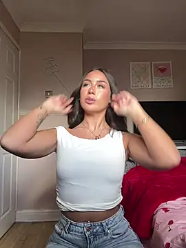 Snapshot of Lilywellsx chatting on 4, 6, 2026 Lilywellsx online show from 4, 6, 2026
