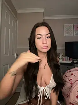 Snapshot of Lilywellsx chatting on 9, 6, 2026 Lilywellsx online show from 9, 6, 2026