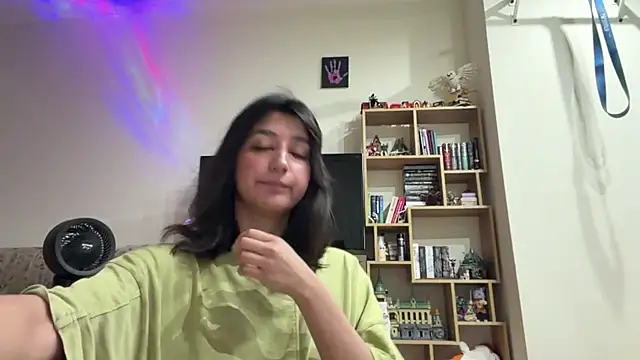 Snapshot of PaintedDisplay chatting on 4, 7, 2026 PaintedDisplay online show from 4, 7, 2026
