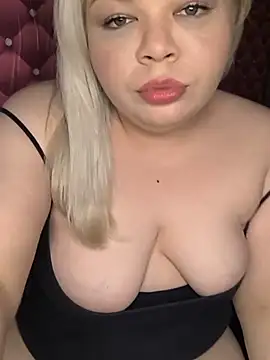 Snapshot of KiaraGoldd chatting on 21, 5, 2026 KiaraGoldd online show from 21, 5, 2026