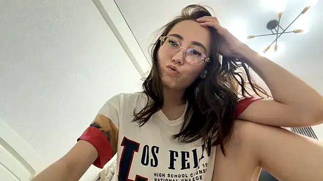 Snapshot of VickieTrudo chatting on 29, 6, 2026 VickieTrudo online show from 29, 6, 2026