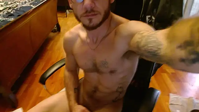 Snapshot of Clevername90 chatting on 10, 2, 2025 Clevername90 online show from 10, 2, 2025