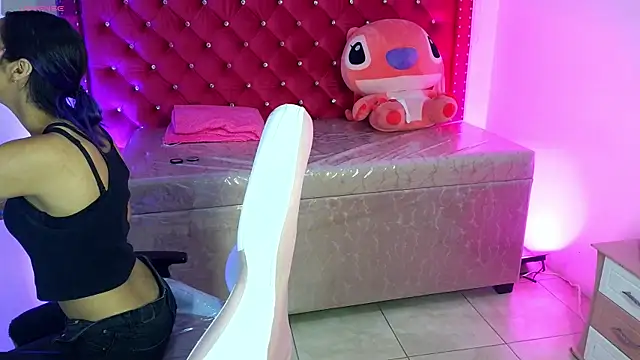 Snapshot of Cami_monroe_m chatting on 23, 5, 2026 Cami monroe m online show from 23, 5, 2026