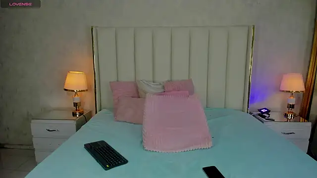 KaylaDavies online show from 19, 6, 2026