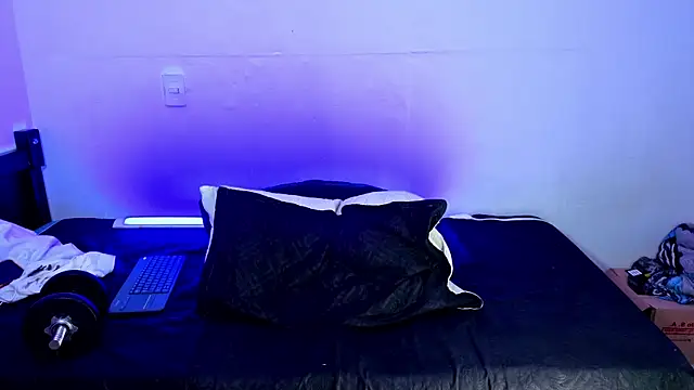 Snapshot of Luke_Muscle chatting on 6, 6, 2026 Luke Muscle online show from 6, 6, 2026