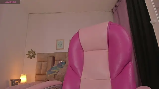 Snapshot of melody_ebonny chatting on 4, 6, 2026 melody ebonny online show from 4, 6, 2026