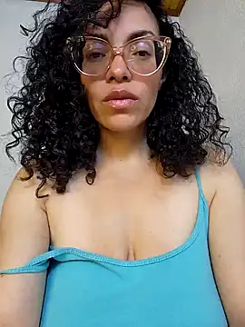 LUCI LOVE online show from 2, 1, 2025