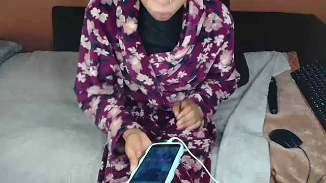 Snapshot of Tiny_Latifah chatting on 22, 6, 2026 Tiny Latifah online show from 22, 6, 2026