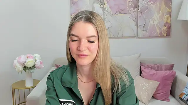 Snapshot of RoxyReignn chatting on 15, 6, 2026 RoxyReignn online show from 15, 6, 2026