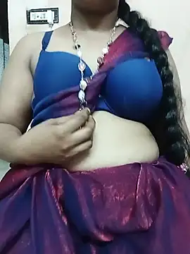 Snapshot of roopa__ chatting on 3, 6, 2026 roopa online show from 3, 6, 2026