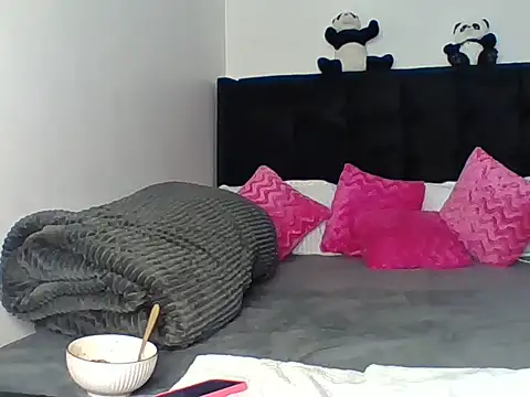 Snapshot of prettytinashe chatting on 15, 6, 2026 prettytinashe online show from 15, 6, 2026