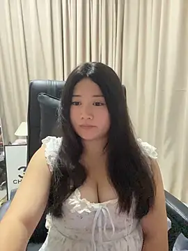 Snapshot of Luckysisi-s chatting on 5, 6, 2026 Luckysisi-s online show from 5, 6, 2026